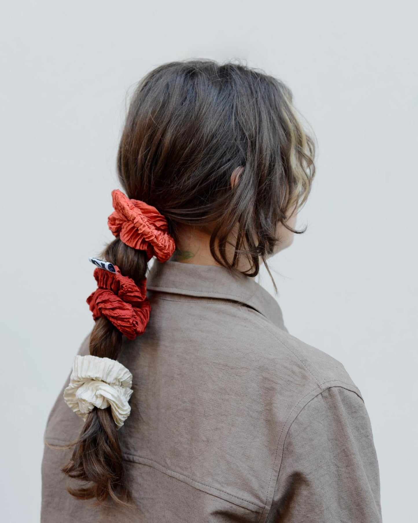 PLISSÉ SATIN SILK SCRUNCHIE