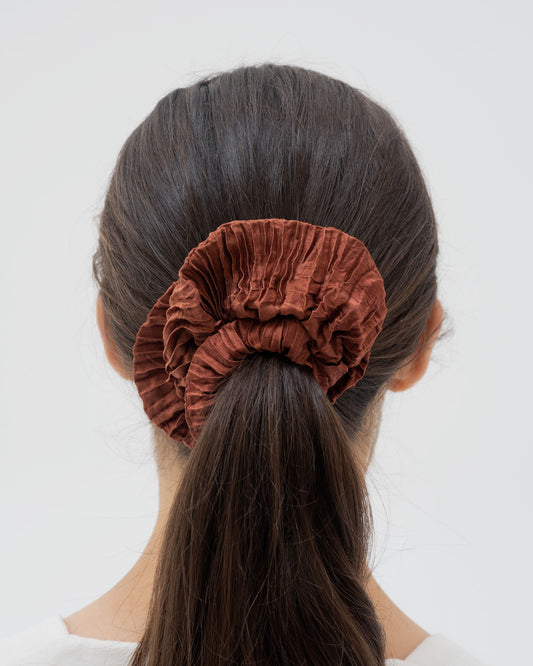 PLISSÉ SATIN SILK SCRUNCHIE