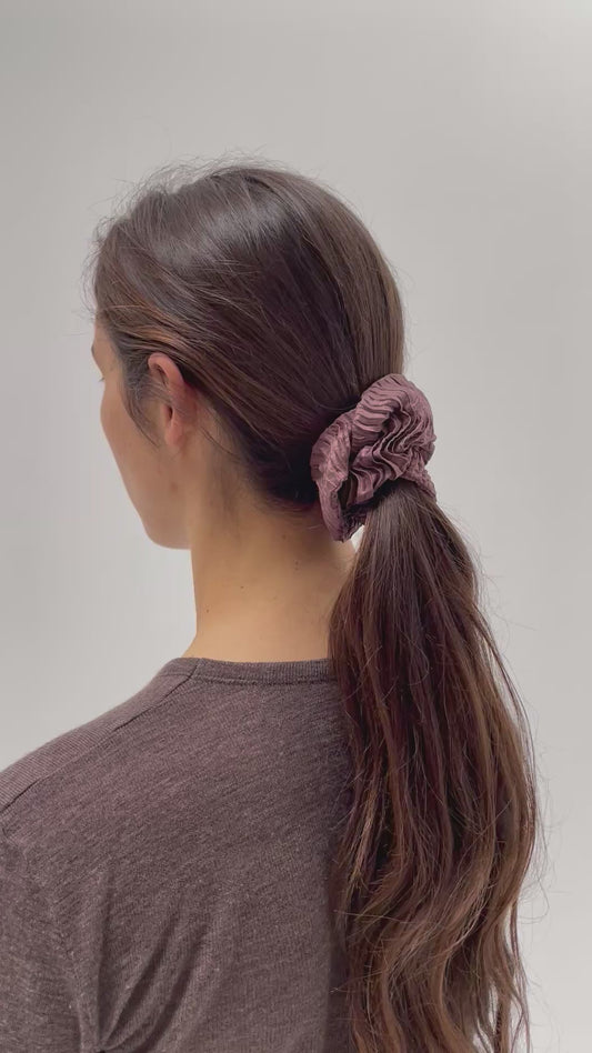 PLISSÉ SATIN SILK SCRUNCHIE